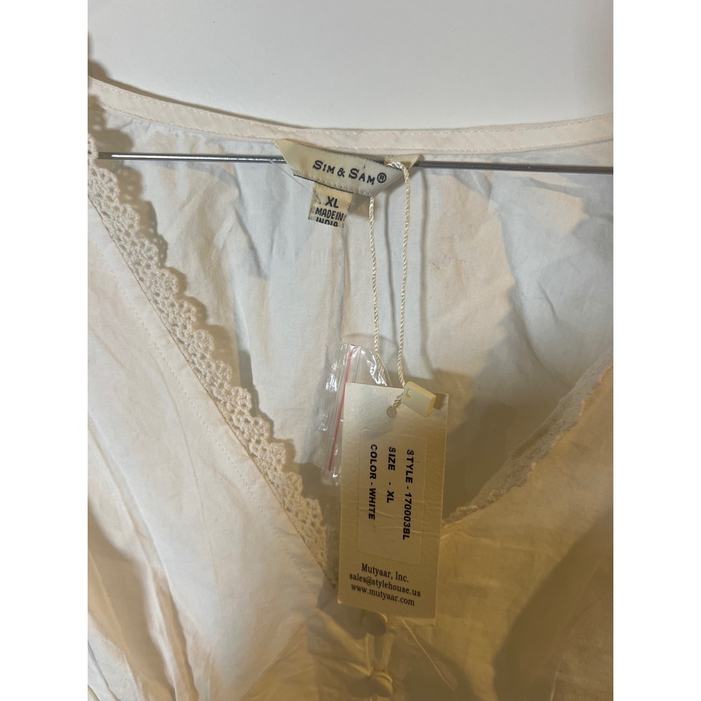 Sim & Sam Womens Cropped Blouse Lace Trim Button Front White XL NWT - Picture 2 of 6